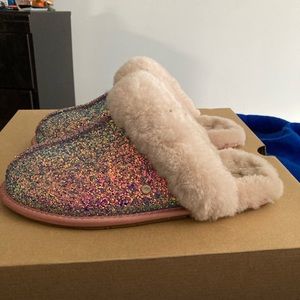 UGGS Slippers